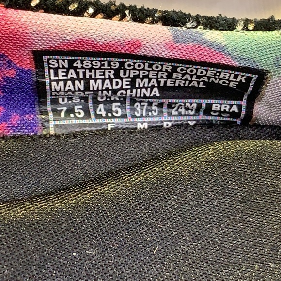 Sketchers almost NEW silver lace pattern flats - Picture 6 of 15